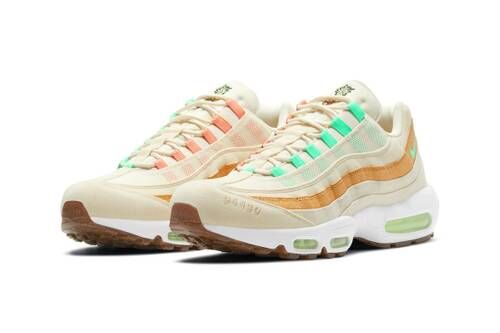 斜めから見たNike Air Max 95 Happy Pineapple