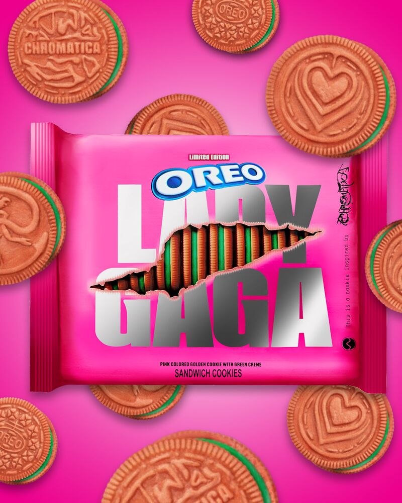 オレオのレディーガガ商品とイメージされたピンク背景とオレオ・クッキー