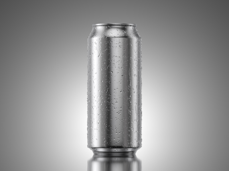 水滴がついている銀色のドリンク缶